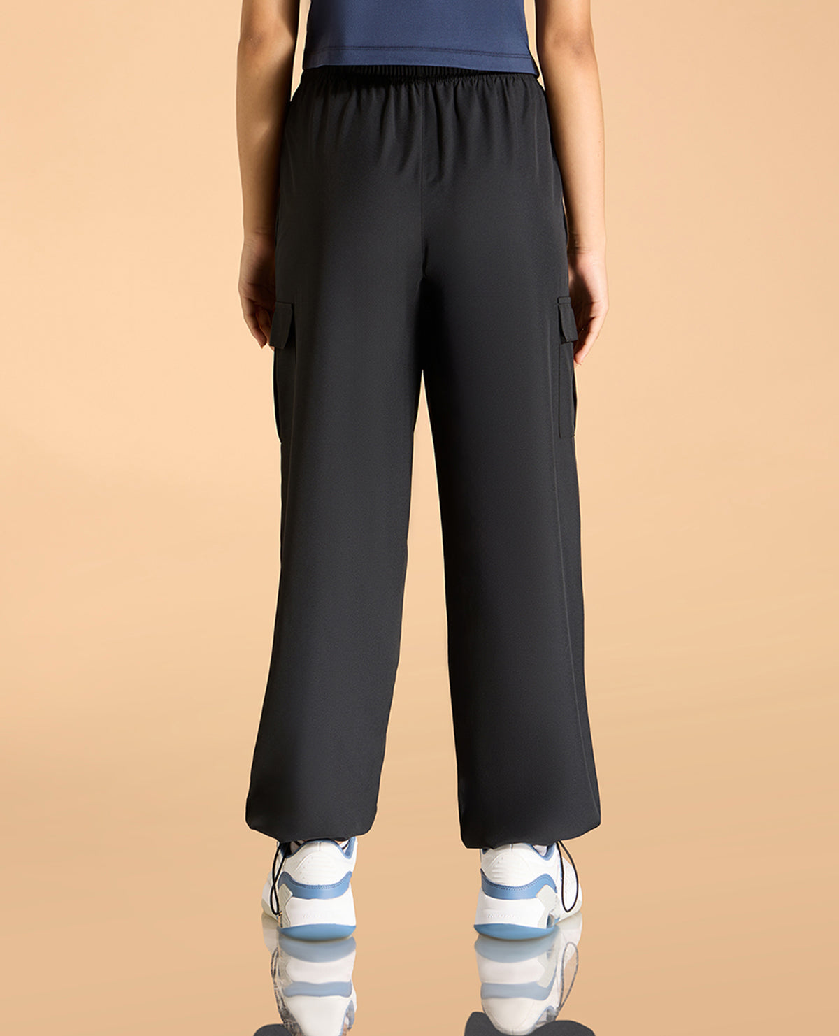 Mid Rise Solid Lightweight Cargo Pants For Girls