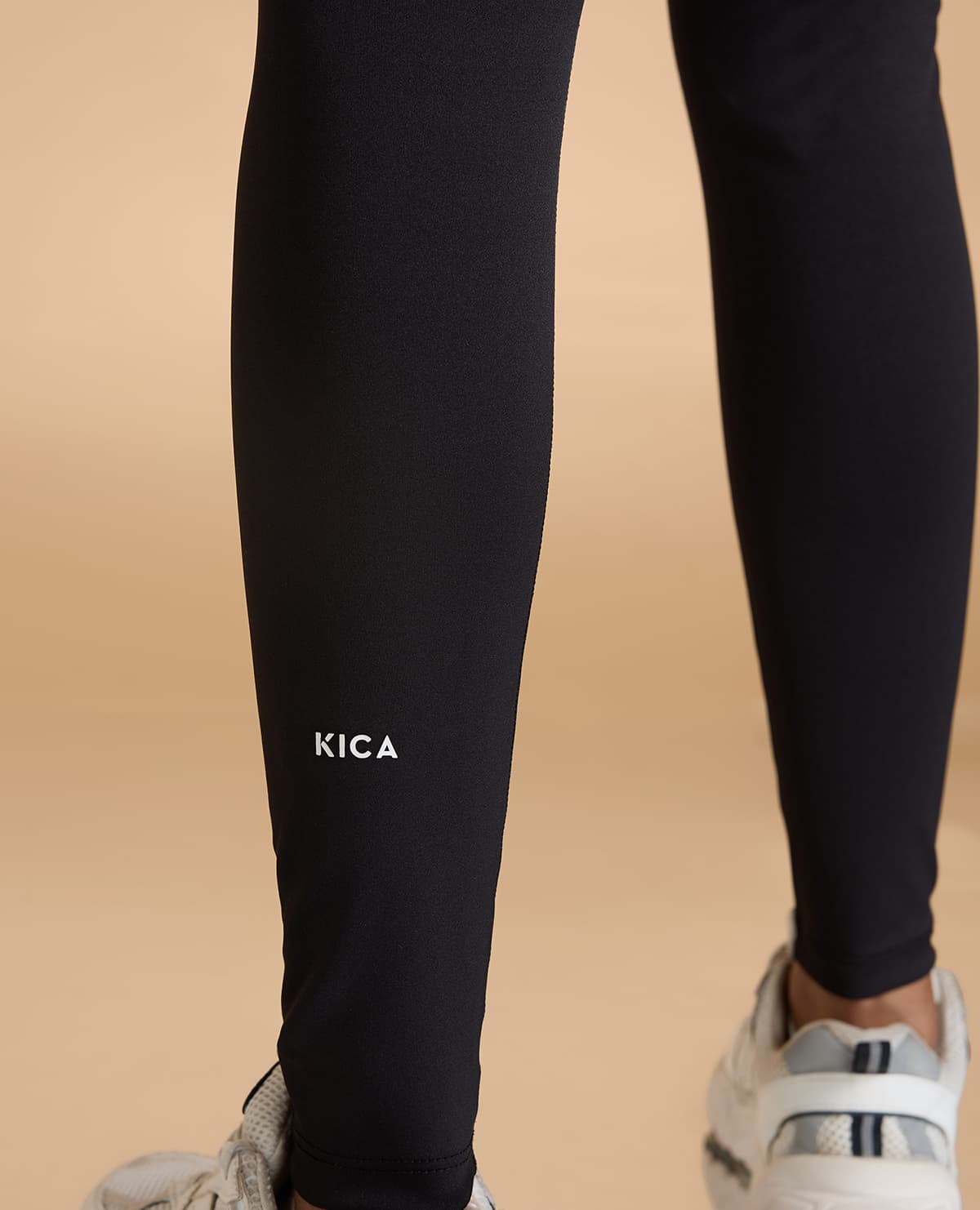 Ruched Waistband Leggings in Second SKN With Back Pocket