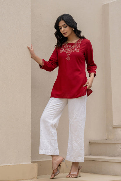 Juniper Maroon Solid Viscose Tunic With Thread Work