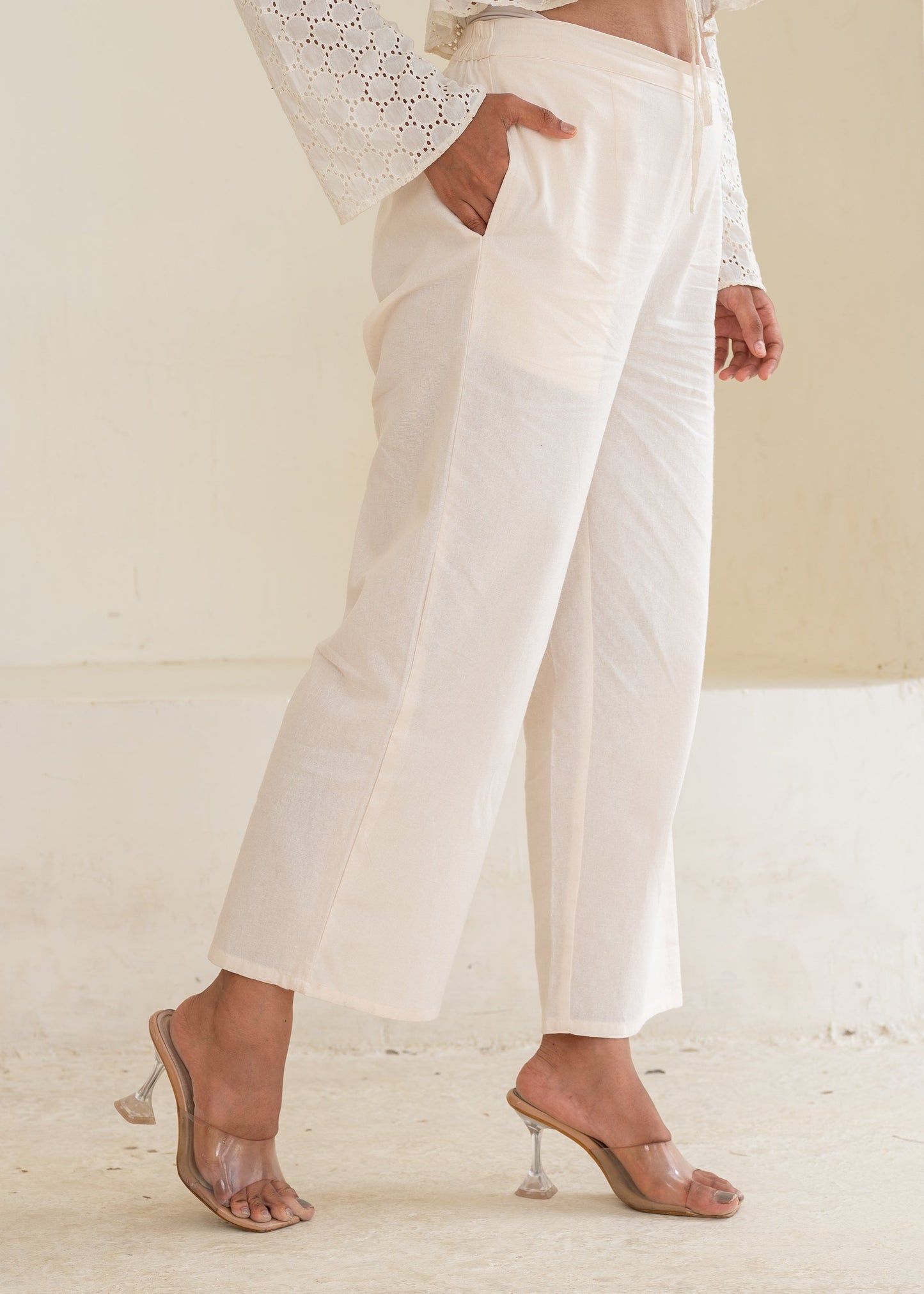 Juniper Women'S Off White Solid Straight Cotton Pant With Pocket