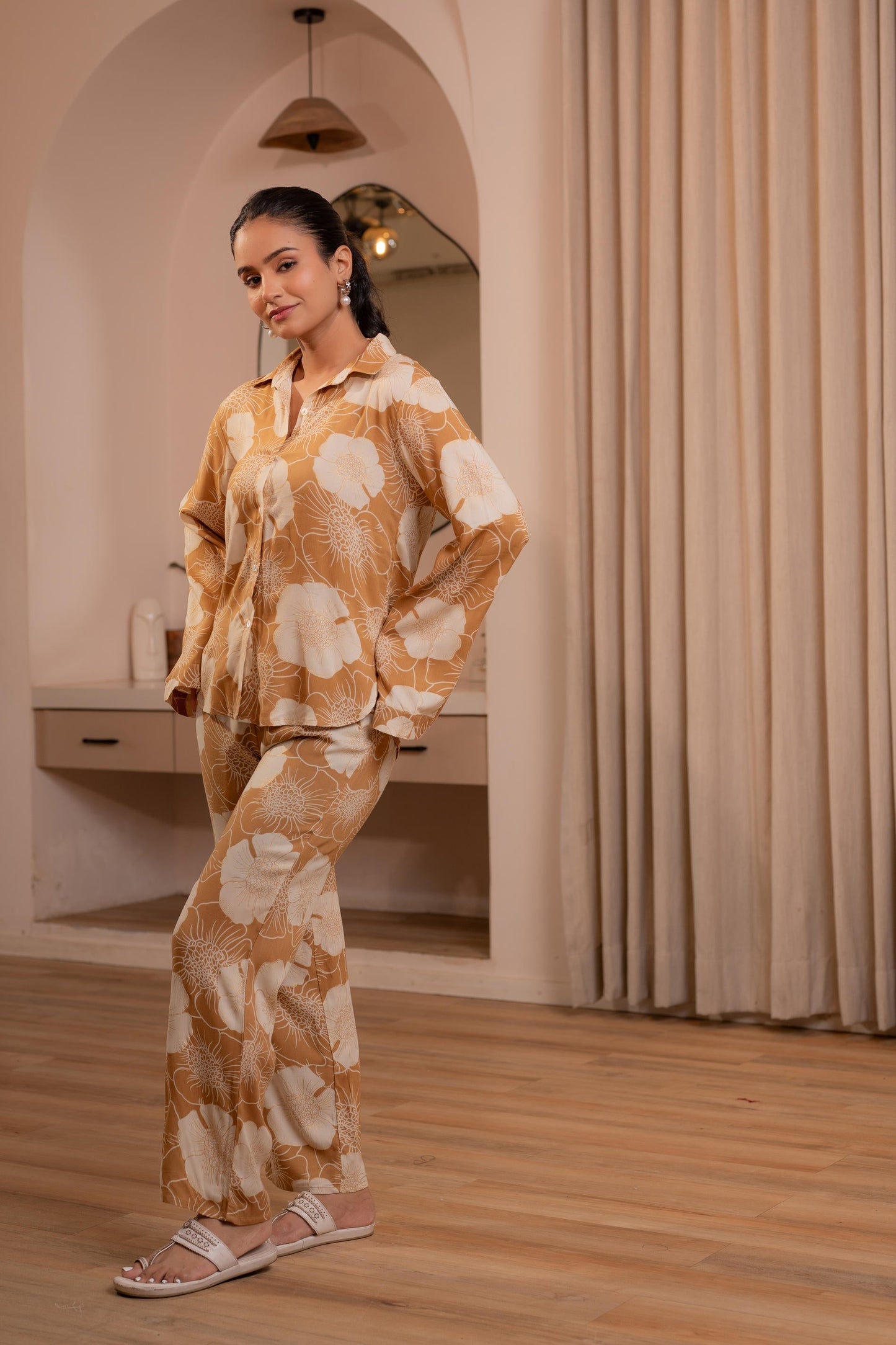 Juniper Women'S Brown Floral Printed Co-Ord Set With Button Details