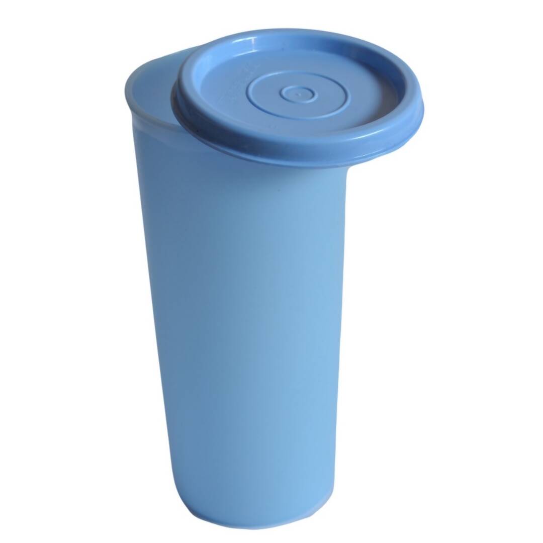 Blue tumbler with a lid on a white background