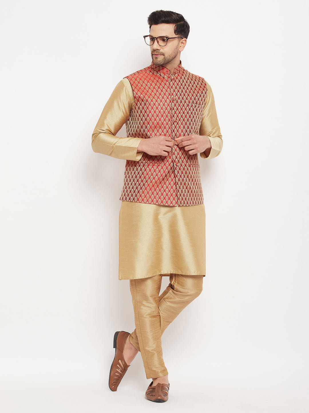 VASTRAMAY Men's Maroon Cotton Silk Blend Ethnic Jacket