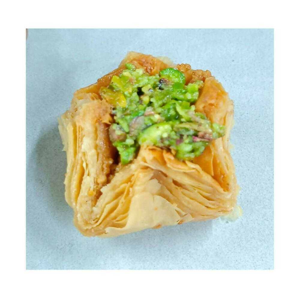 Olive Mithai Pista Piramid Baklawa